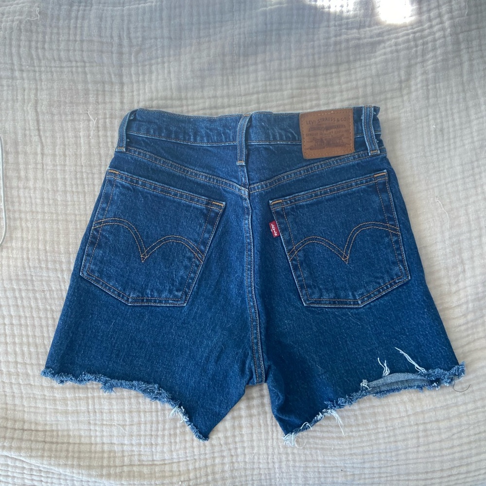 Levi Wedgie Straight jean shorts size 26